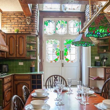 Victorian Elegance At Kingscliffe, Sleeps 17 Villa แมนเชสเตอร์ ภายนอก รูปภาพ