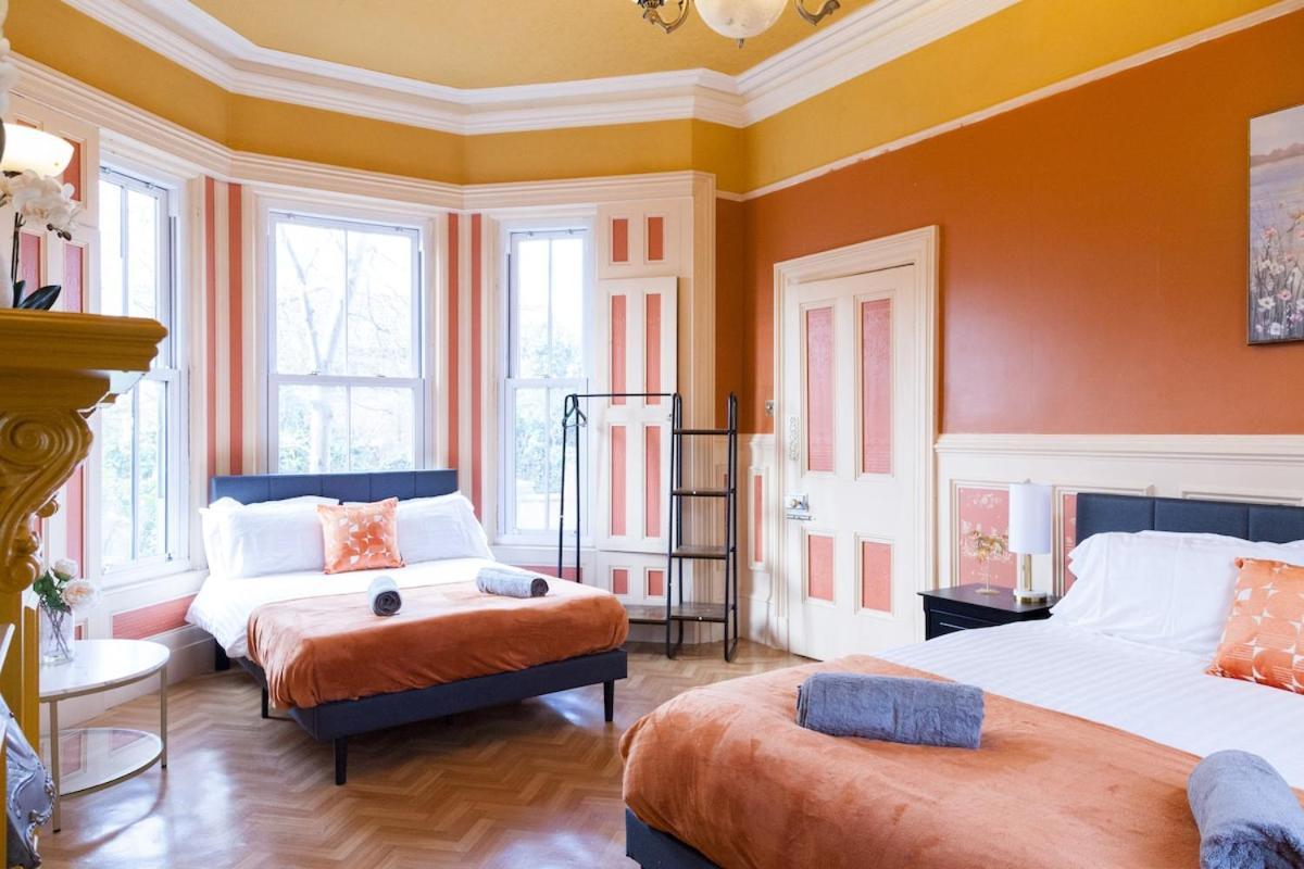 Victorian Elegance At Kingscliffe, Sleeps 17 Villa แมนเชสเตอร์ ภายนอก รูปภาพ