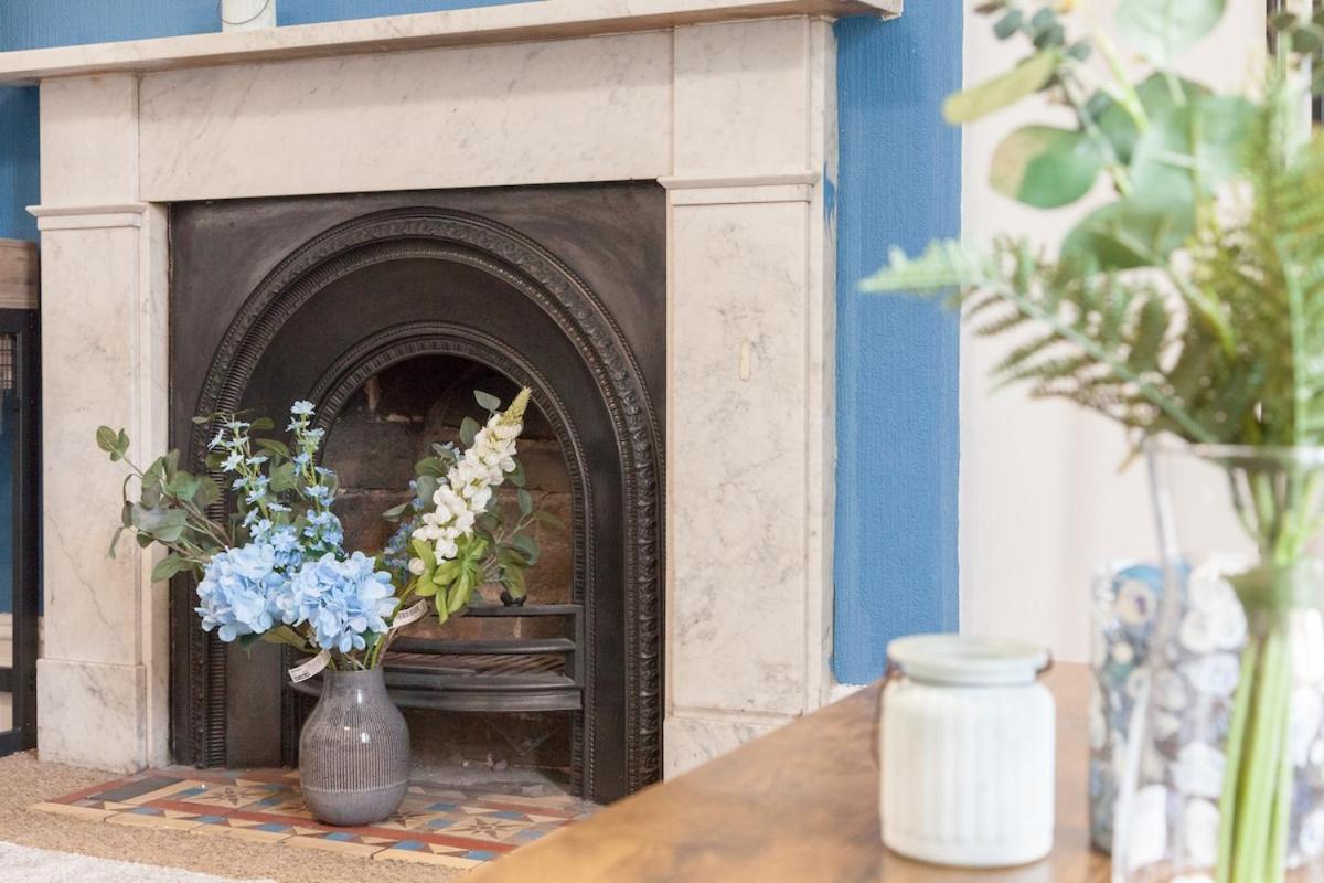 Victorian Elegance At Kingscliffe, Sleeps 17 Villa แมนเชสเตอร์ ภายนอก รูปภาพ