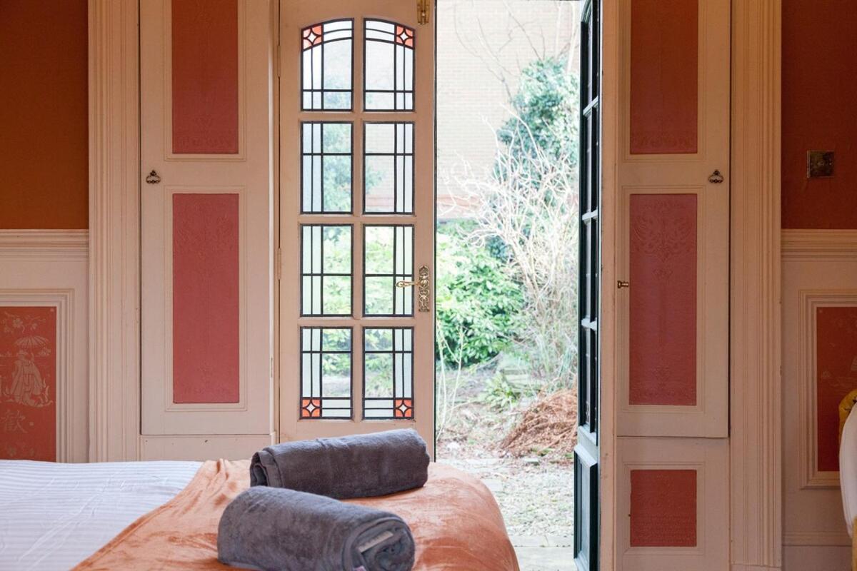 Victorian Elegance At Kingscliffe, Sleeps 17 Villa แมนเชสเตอร์ ภายนอก รูปภาพ
