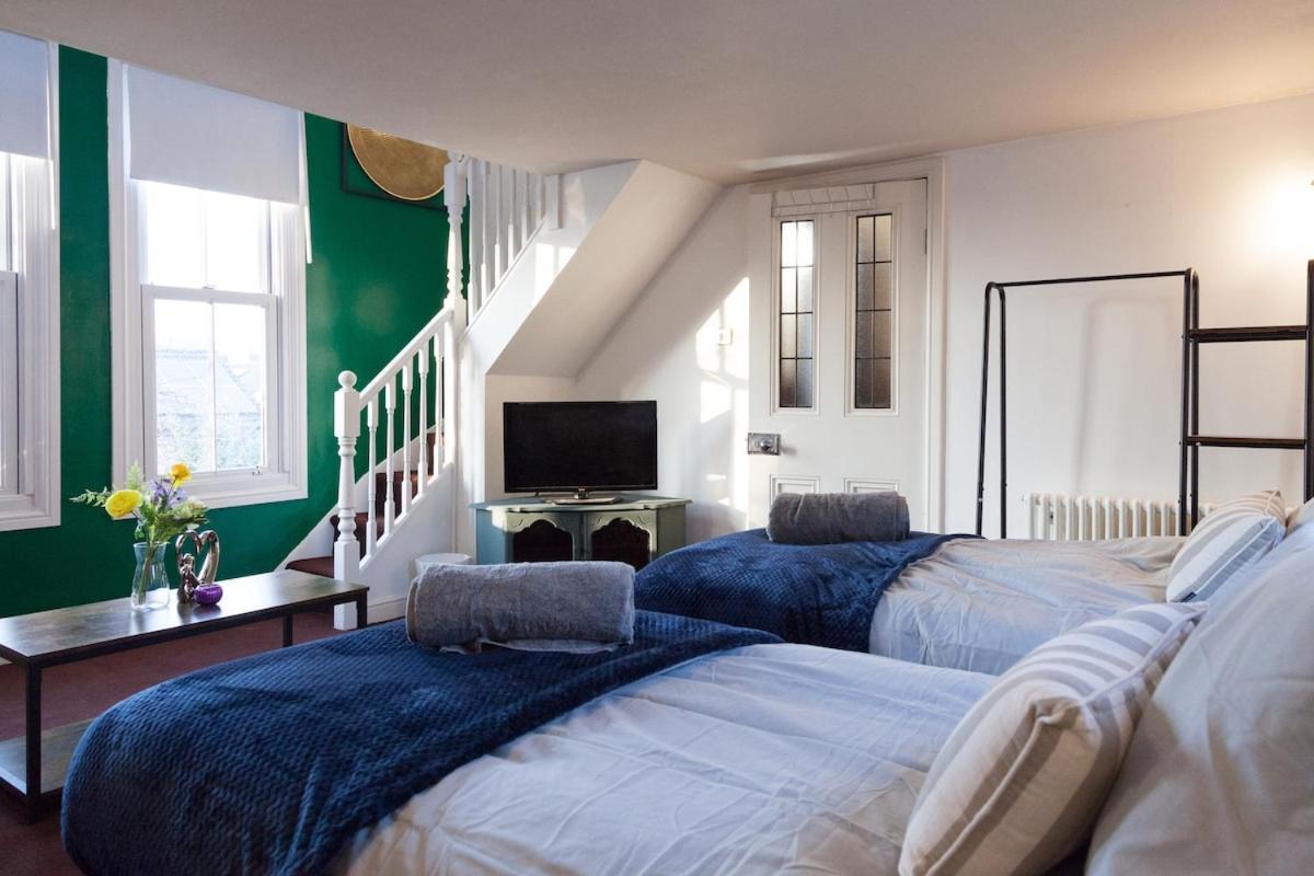 Victorian Elegance At Kingscliffe, Sleeps 17 Villa แมนเชสเตอร์ ภายนอก รูปภาพ