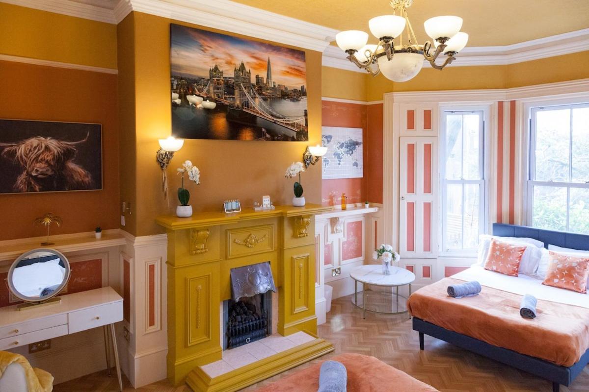 Victorian Elegance At Kingscliffe, Sleeps 17 Villa แมนเชสเตอร์ ภายนอก รูปภาพ