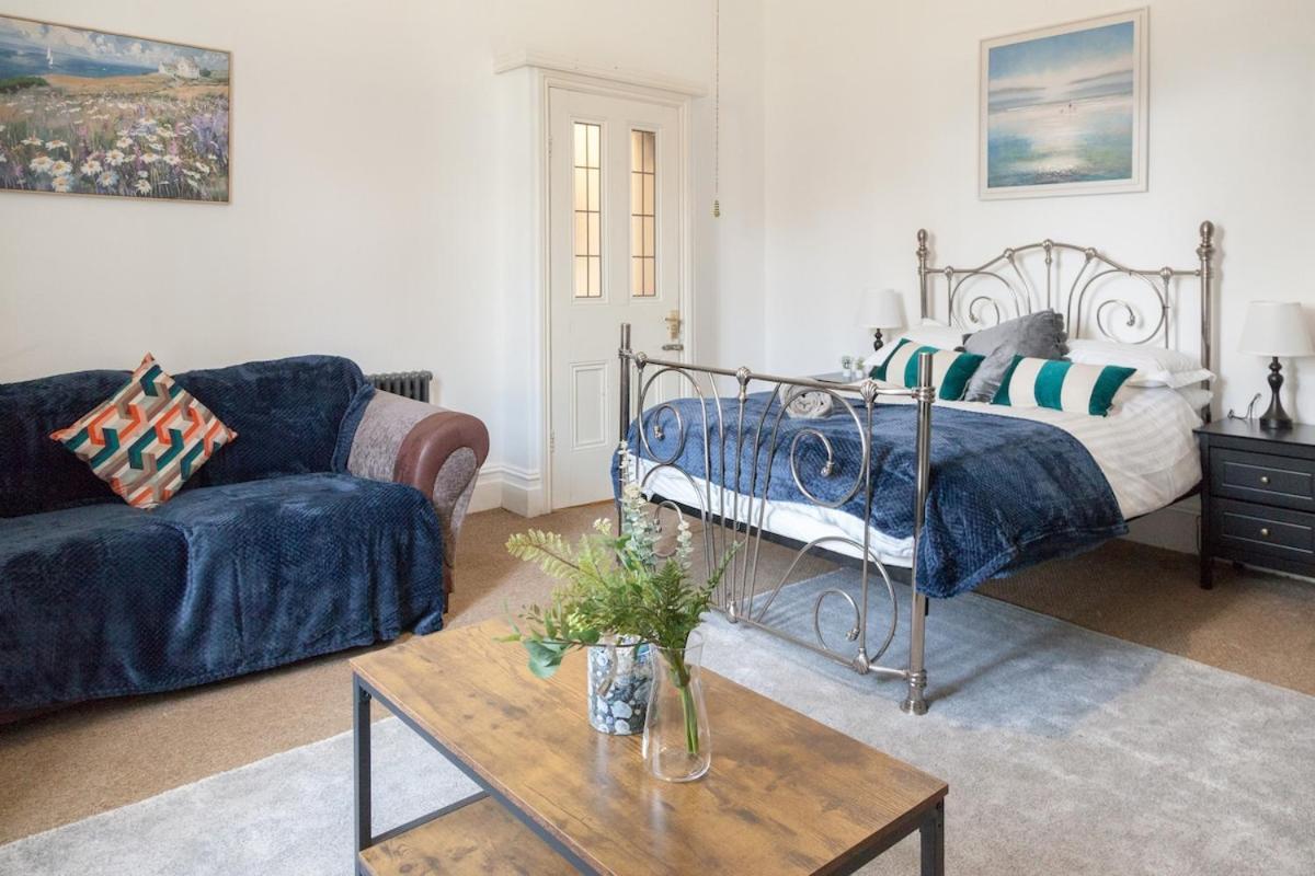 Victorian Elegance At Kingscliffe, Sleeps 17 Villa แมนเชสเตอร์ ภายนอก รูปภาพ