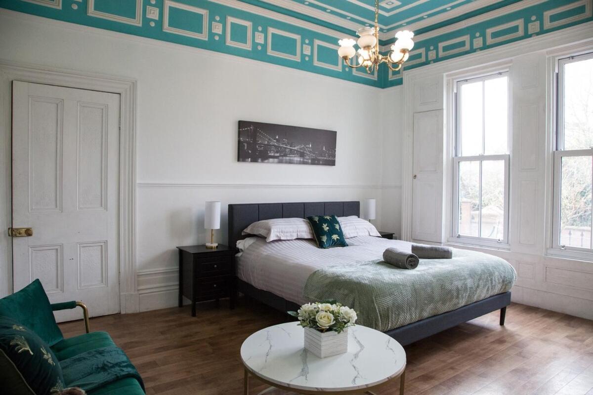 Victorian Elegance At Kingscliffe, Sleeps 17 Villa แมนเชสเตอร์ ภายนอก รูปภาพ
