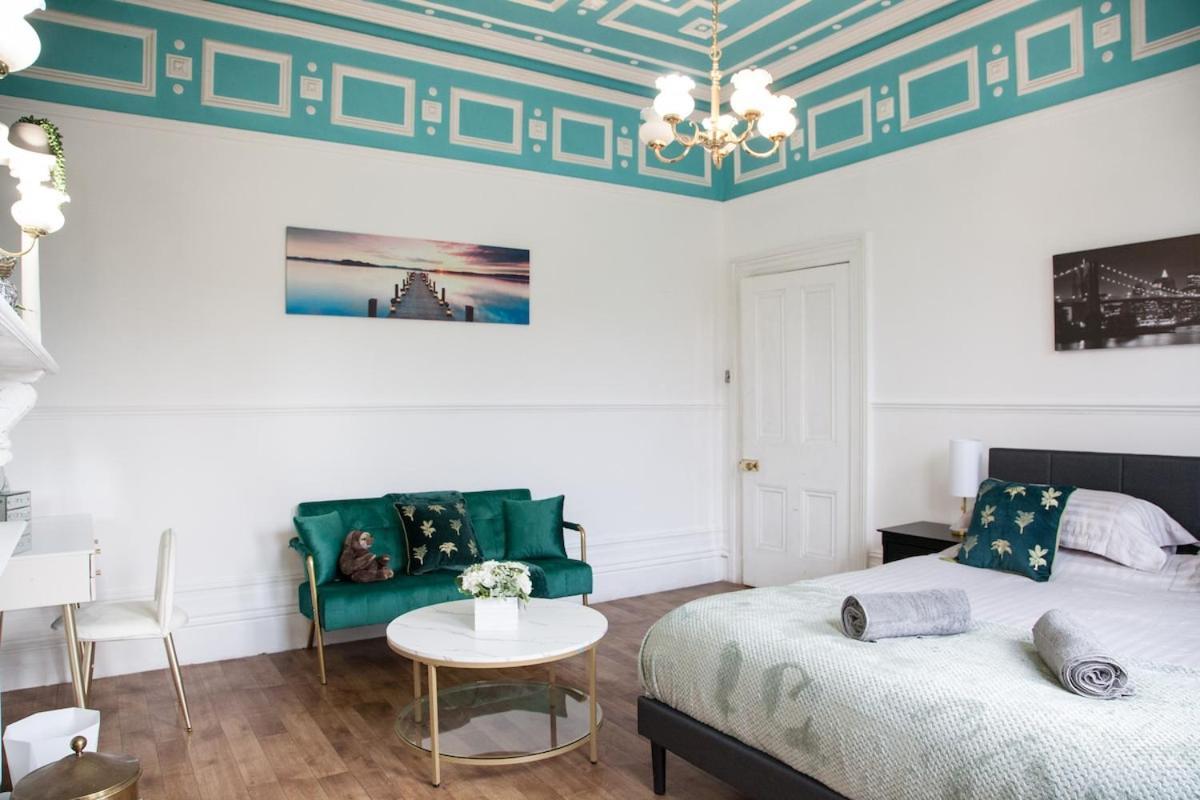 Victorian Elegance At Kingscliffe, Sleeps 17 Villa แมนเชสเตอร์ ภายนอก รูปภาพ