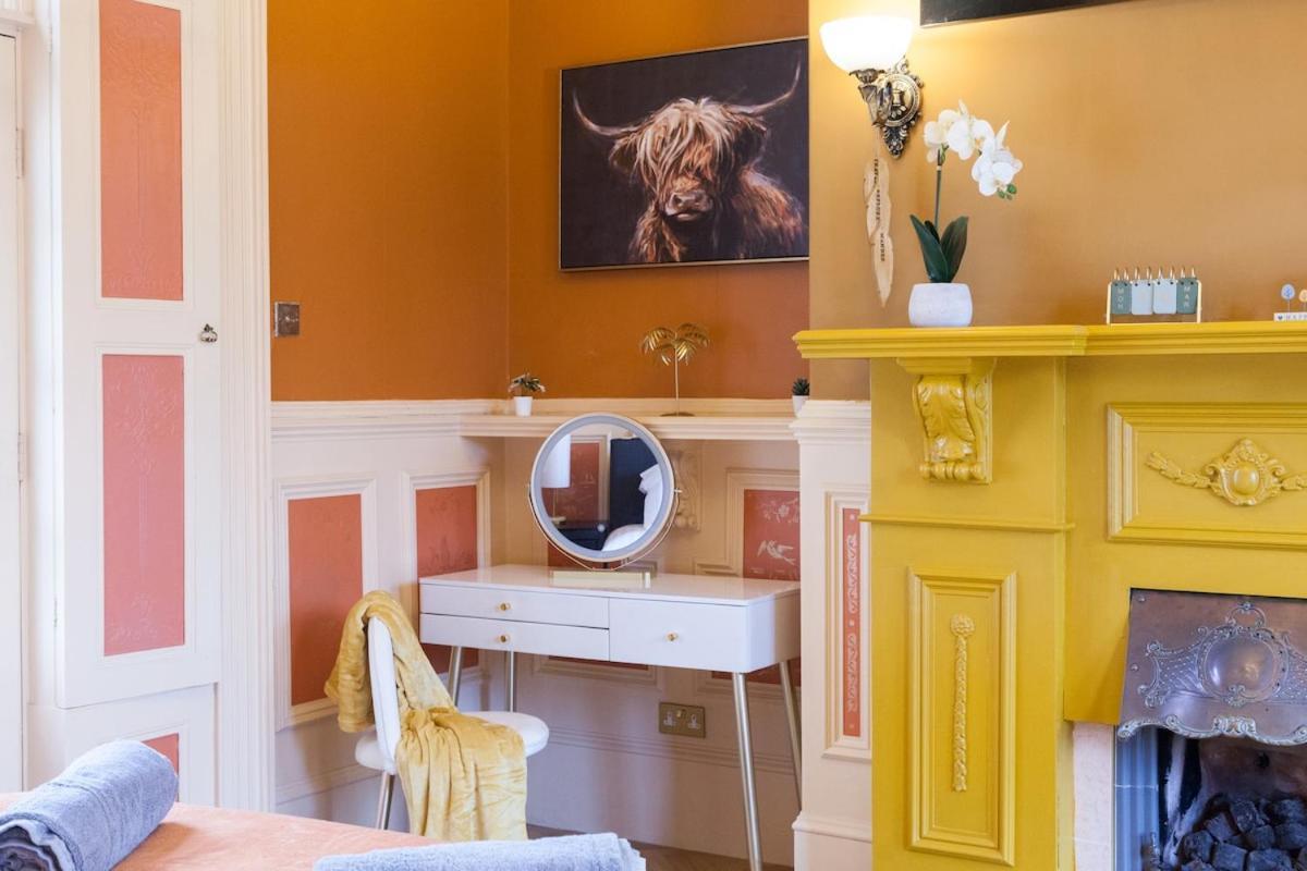 Victorian Elegance At Kingscliffe, Sleeps 17 Villa แมนเชสเตอร์ ภายนอก รูปภาพ