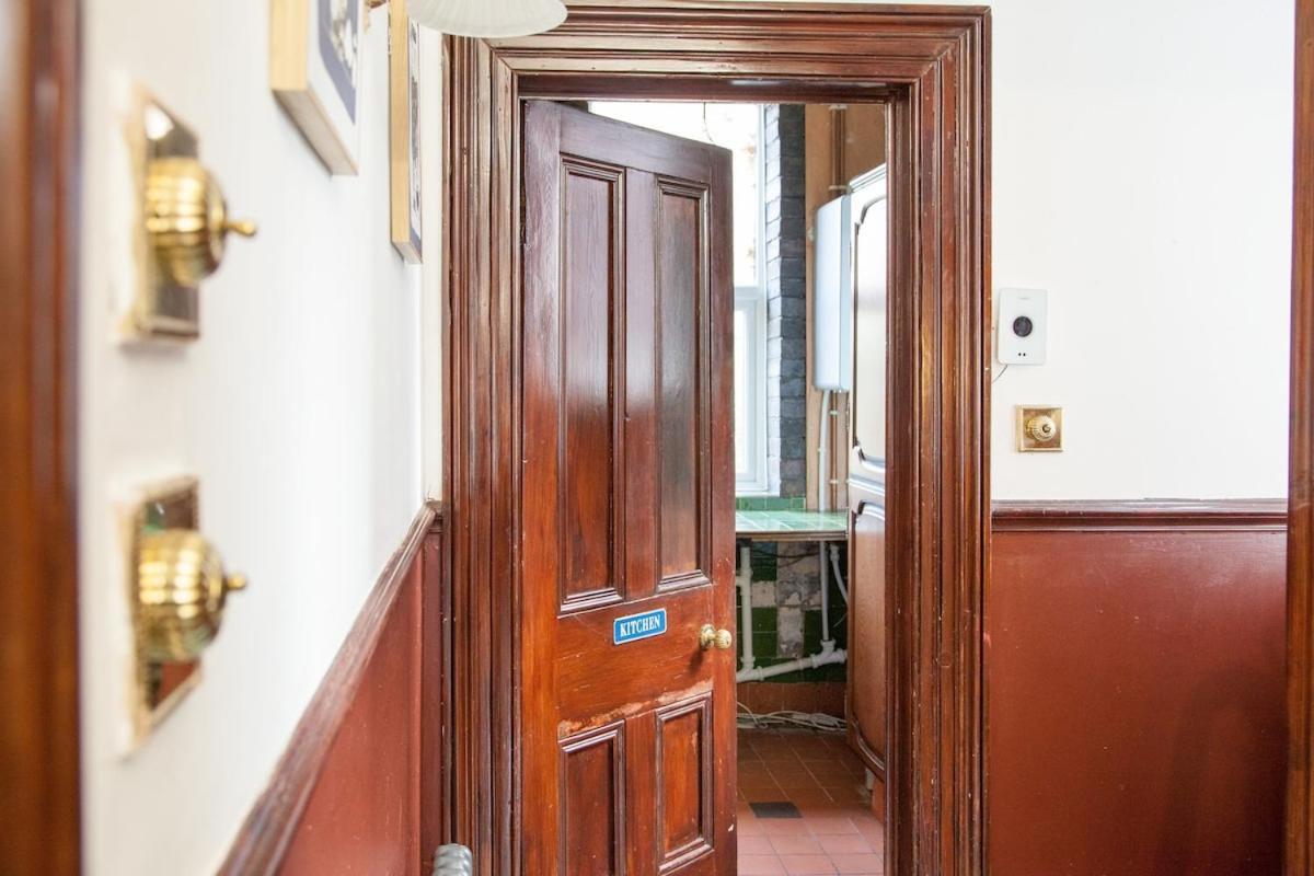 Victorian Elegance At Kingscliffe, Sleeps 17 Villa แมนเชสเตอร์ ภายนอก รูปภาพ
