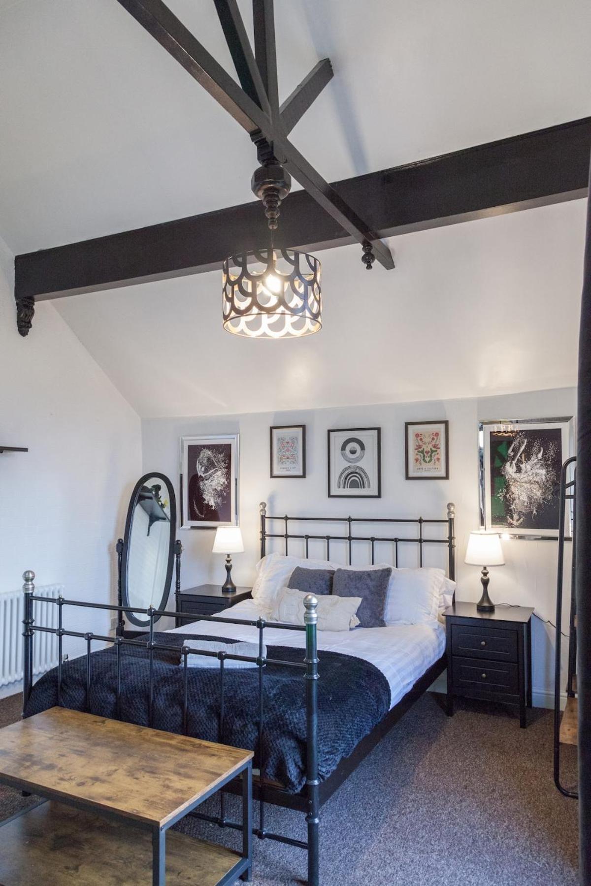 Victorian Elegance At Kingscliffe, Sleeps 17 Villa แมนเชสเตอร์ ภายนอก รูปภาพ