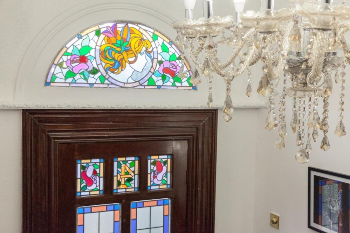 Victorian Elegance At Kingscliffe, Sleeps 17 Villa แมนเชสเตอร์ ภายนอก รูปภาพ