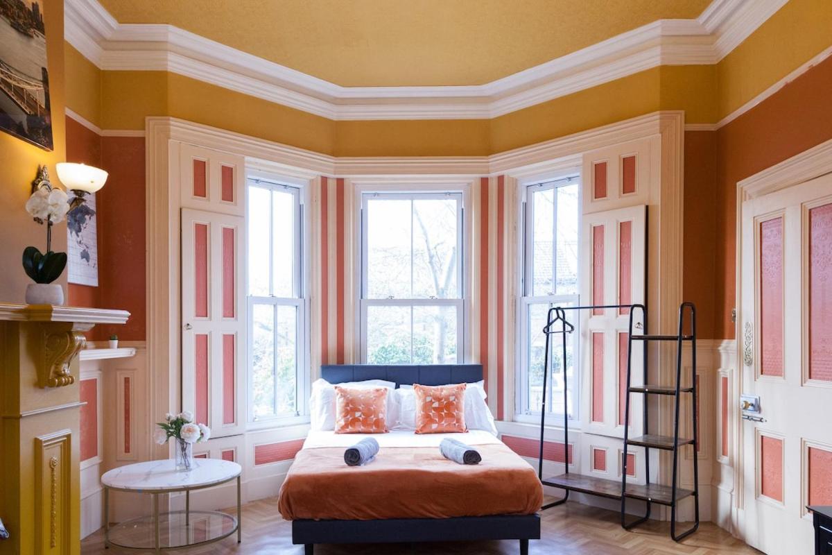 Victorian Elegance At Kingscliffe, Sleeps 17 Villa แมนเชสเตอร์ ภายนอก รูปภาพ
